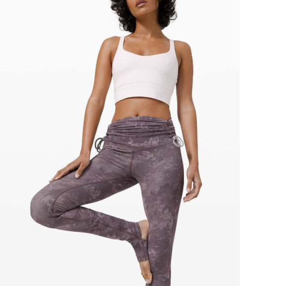 Lululemon Hug your Core SHR Tight 28"
Rejuvenate Size 4 - Picture 4 of 4